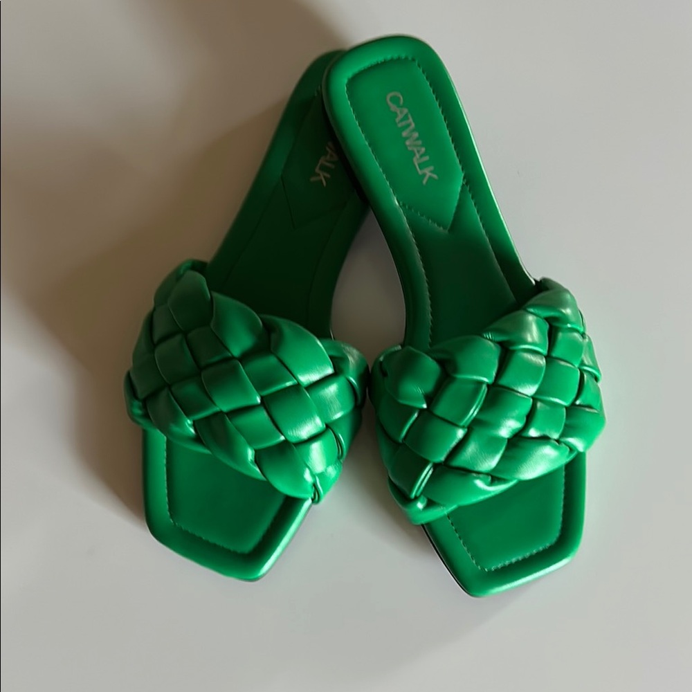 NWOT Women's Green Braided Slide Sandals